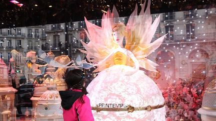 150 ans que les vitrines du Printemps Haussmann font rêver les enfants à la période de Noël
