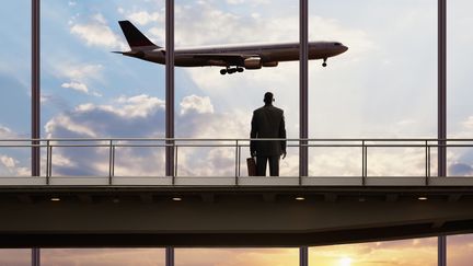 Le jeune homme qui offre un tour du monde &agrave; une homonyme de son ex pr&eacute;voit notamment de passer par Paris. (BLEND IMAGES / JOHN LUND / GETTY IMAGES)