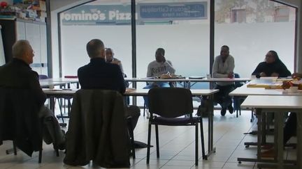 Jeudi 7 novembre, le Secours catholique a publié son rapport annuel sur la pauvreté. L'association prend en charge de plus en plus de personnes diplômées. (France 2)