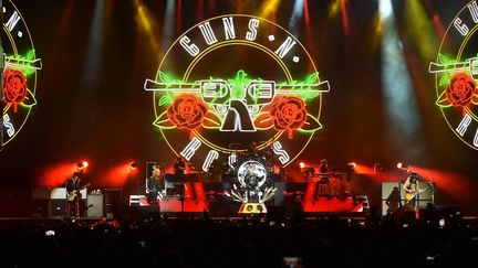 Le célèbre logo du groupe Guns N' Roses sur la scène du Coachella Valley Music &amp; Arts Festival au Empire Polo Club, le 23 avril 2016 à Indio, en Californie. (KEVIN WINTER / GETTY IMAGES NORTH AMERICA)