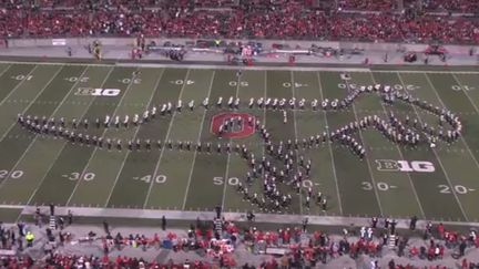 Capture de la vid&eacute;o YouTube montrant la fanfare de l'universit&eacute; de l'Ohio en action, samedi 26 octobre 2013, &agrave; Colombus (Etats-Unis). (FRANCETV INFO )