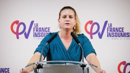 Mathilde Panot prononce un discours alors qu'elle participe à une réunion appelant à "paix et justice pour la Palestine" à Marseille (Bouches-du-Rhône), le 23 novembre 2023. (CLEMENT MAHOUDEAU / AFP)