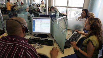 Un centre d'appels &agrave; Rabat (Maroc), le 14 juin 2006. (ABDELHAK SENNA / AFP)