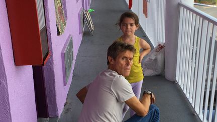 Willem Dafoe et Brooklynn Prince dans The Florida project (MARC SCHMIDT Le Pacte)