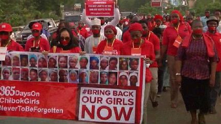 Manif à Chibok, un an après l'enlèvement des jeunes Nigérianes. (FTV/Copie d&#039;écran du reportage APTN du 13 avril 2015)