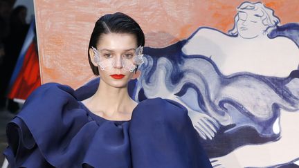 Création haute couture printemps-été 2020 de Xuan pendant la semaine de la haute couture parisienne, le 23 janvier 2020 (FRANCOIS GUILLOT / AFP)