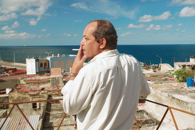 Jorge Perugoria joue Amadeo qui 16 ans avant s'est exilé.
 (Haut et Court)