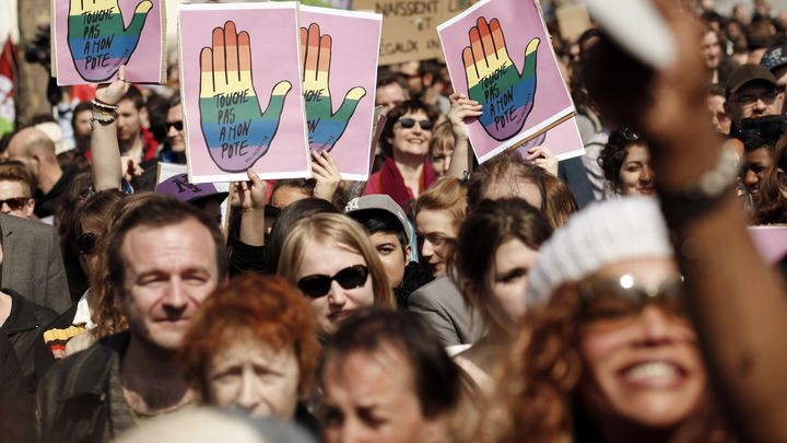 Rassemblement "contre l'homophobie" et pour l'"&eacute;galit&eacute; des droits" organis&eacute; place de la Bastille &agrave; Paris le 21 avril 2013.&nbsp; (GUILLAUME BAPTISTE / AFP)