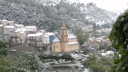 De la neige au mois de mai, c'est exceptionnel, et encore plus quand elle tombe en Corse. Météo France évoque un phénomène très rare et remarquable. (FRANCE 3)