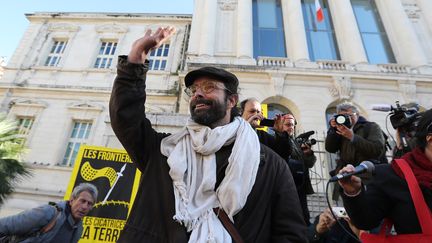 L'agriculteur et militant Cédric Herrou devant le tribunal de grande instance de Nice le 4 janvier 2017. (VALERY HACHE / AFP)