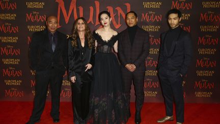 Les acteurs de Mulan&nbsp;pour l'avant-première du film de Disney à Londres (Royaume-Uni), le 12 mars 2020.&nbsp;&nbsp; (JOEL C RYAN / AP / SIPA)