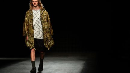 "Avant, les mecs étaient soit complètement excentriques, soit en costume  noir. Aujourd'hui, on mélange davantage, on explore de nouvelles voies", estime Geraint Donovan Bowen, qui tient le blog "His name is fashion". "Chez les hommes en revanche, tout reste à faire"
 (BEN STANSALL / AFP)