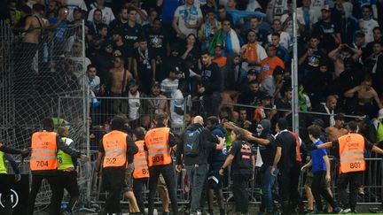 Les supporters marseillais lors de la rencontre Angers-OM, le 22 septembre 2021. (JEAN-FRANCOIS MONIER / AFP)