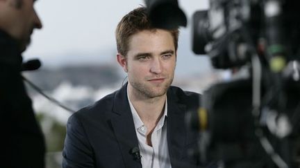 Robert Pattinson en duplex avec Laurent Delahousse pour le 20h de France 2
 (Bernard Brun / France Télévisions)