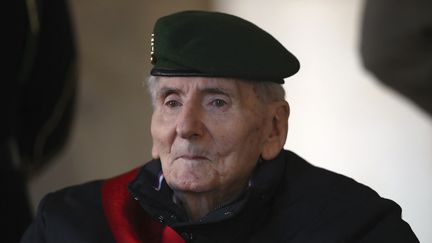 Hubert Germain, le dernier Compagnon de la Libération encore en vie,&nbsp;lors de la cérémonie&nbsp;en l'honneur de&nbsp; Daniel Cordier à l'Hôtel des Invalides, à Paris le 26 novembre 2020. (MICHEL EULER / POOL / AFP)