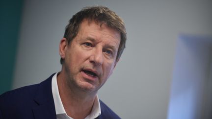 Le candidat écologiste à la présidentielle Yannick Jadot, le 8 décembre 2021 à Paris. (JULIEN DE ROSA / AFP)