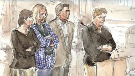 Dessin d'audience des quatre pr&eacute;venus pr&eacute;sents au proc&egrave;s de l'Arche de Zo&eacute;, le 3 d&eacute;cembre 2012 &agrave; Paris. De gauche &agrave; droite : la journaliste Marie-Agn&egrave;s P&egrave;leran, le logisticien Alain P&eacute;ligat,&nbsp;le Dr Philippe Van Winkelberg et Christophe Letien. (BENOIT PEYRUCQ / AFP)