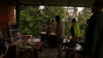 Les vents violents et les pluies diluviennes, pr&eacute;c&eacute;dant le cyclone Bejisa,&nbsp;ont d&eacute;j&agrave; fait des d&eacute;g&acirc;ts sur l'&icirc;le de La R&eacute;union, le 2 janvier 2014. (REUNION 1ERE / FRANCETV INFO)