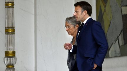 La Première ministre, Elisabeth Borne, et le président de la République, Emmanuel Macron, le 23 mai 2022 à l'Elysée. (MAXPPP)