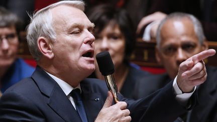 Le Premier ministre, Jean-Marc Ayrault, lors de la s&eacute;ance de questions au gouvernment &agrave; l'Assembl&eacute;e nationale, &agrave; Paris, le 22 octobre 2013. (PATRICK KOVARIK / AFP)