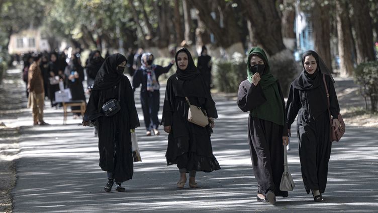 Afghanistan : Les Talibans Interdisent Aussi Les Salles De Gym Et Bains Publics Aux Femmes