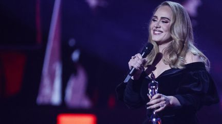 La chanteuse Adele aux Brit Awards le 8 février 2022. (TOLGA AKMEN / AFP)