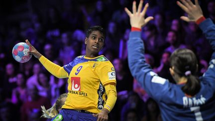 La handballeuse Louise Sand lors de l'Euro 2018.&nbsp; (LOIC VENANCE / AFP)