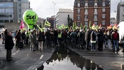 Rassemblement de cheminots près de la Gare de Lyon à Paris, le 7&nbsp;mai 2018.&nbsp; (VINCENT ISORE / MAXPPP)