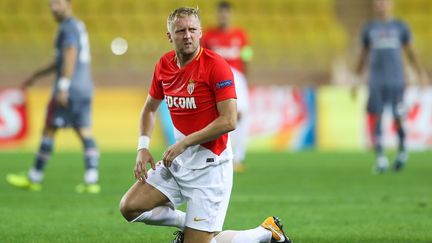 Le défenseur de l'AS Monaco, Kamil Glik, le pied à terre et résigné. (VALERY HACHE / AFP)