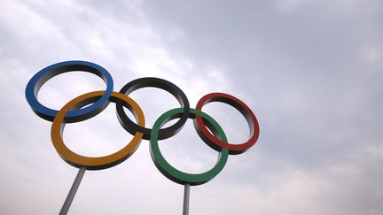 Les cinq anneaux olympiques associant un continent à une couleur. (CAILHOL / MAXPPP)