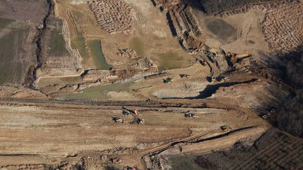 Les travaux sur le lac de Caussade, en février 2019. (SUIRE THIERRY / MAXPPP)