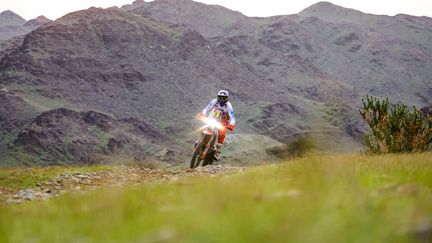 Le pilote américain Mason Klein, vainqueur de la deuxième étape du Dakar, le 2 janvier 2023. (FLORENT GOODEN / AFP)