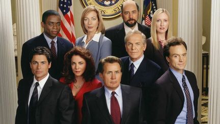 La série "The West Wing", série plus connue en France sous le titre de "À la Maison-Blanche", a connu un succès international, en plein cœur de l’affaire d’adultère du président Bill Clinton. (NBC / Canal +)