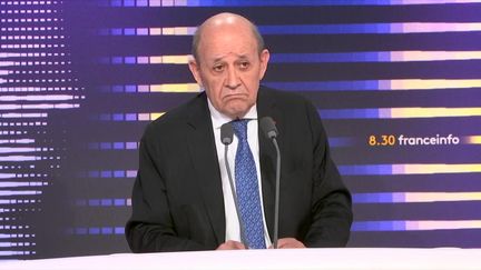 Jean-Yves Le Drian, ancien ministre des Affaires étrangères, était mercredi 22 novembre l’invité du 8h30 franceinfo. (FRANCEINFO / RADIO FRANCE)