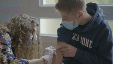 Immersion au plus près d'une infirmière scolaire dans un collège de l'Aube, dans le cadre du documentaire "Infirmière scolaire", diffusé mercredi 12 avril dans l'émission "Infrarouge". (ELEPHANT DOC)