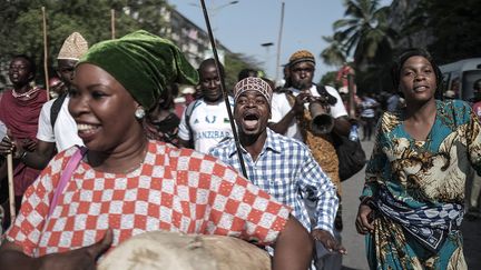 Si Tausi Women’s Taarab (Zanzibar), Asia Adani (Soudan), Jackie Akello (Ouganda) et Lydol (Cameroun) sont des groupes féminins, le seul regret de Yusuf Mahmoud est de ne pas avoir pu sélectionner plus de femmes. La diversité et l'égalité entre les sexes font partie des valeurs défendues au Sauti za Busara. (YASUYOSHI CHIBA / AFP)