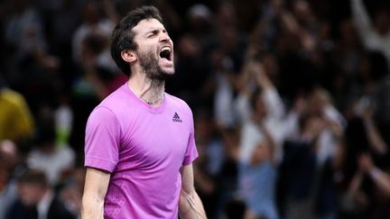 Gilles Simon lors de son match contre l'Américain Taylor Fritz, mercredi 2 novembre 2022, au Masters de Paris-Bercy. (IBRAHIM EZZAT / NURPHOTO)