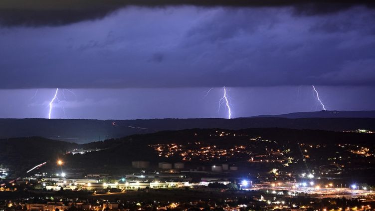 Lightning during a thunderstorm above Vitrolles, in the Bouches-du-Rhône, September 8, 2022. (NICOLAS TUCAT / AFP)