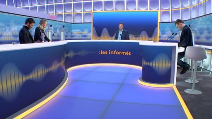 Les informés débattent de l'actualité autour de Marc Fauvelle et Renaud Dély, mercredi 5 avril 2023. (FRANCEINFO / RADIOFRANCE)