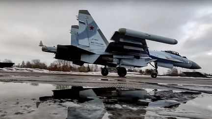 Un avion russe, lors d'un exercice militaire avec la Biélorussie dans le pays, le 28 janvier 2022. (MAXPPP)