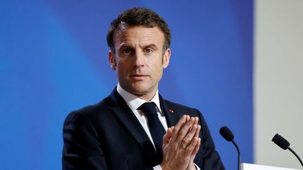 Emmanuel Macron lors de la conférence de presse après le Conseil européen à Bruxelles, le 24 mars 2023. (LUDOVIC MARIN / AFP)