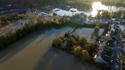 Une vue aérienne près de Wizernes (Pas-de-Calais) pendant les inondations, le 11 novembre 2023. (ANTHONY BRZESKI / AFPTV / AFP)