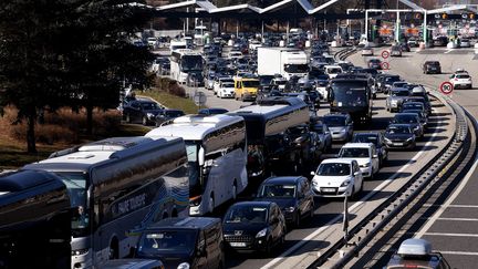 Autoroute A43, dans la vallée de la Tarentaise entre Chambéry et Albertville, le 18 février 2017. (Photo d'illustratiobn) (JEAN-PIERRE CLATOT / AFP)