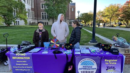 L'association Next Gen America milite pour faire voter les étudiants sur le campus de l'Université du Michigan. (SARAH CALAMAND / RADIO FRANCE)