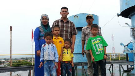 &nbsp; (Les touristes viennent sur les traces du tsunami à Banda Aceh © S.Baer / RF)