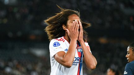 La défenseure de l'Olympique Lyonnais, Wendie Renard, durant la demi-finale retour de la Ligue des champions contre le Paris Saint-Germain, le 30 avril 2022 au Parc des Princes (VICTOR JOLY / DPPI)