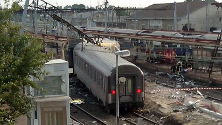 Un accident de train mortel est survenu en gare de Br&eacute;tigny-sur-Orge (Essonne), le 12 juillet 2013. (AP / SIPA)