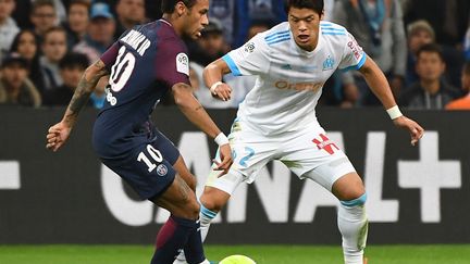 Neymar (PSG) face à Sakaï (Marseille) (BORIS HORVAT / AFP)