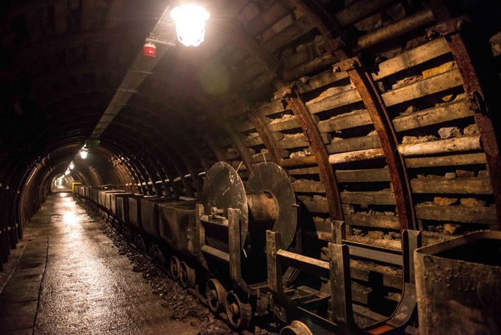 L'une des galeries souteraines de Walbrzych (Pologne), photographi&eacute;e le 9 novembre 2011. (MACIEJ KULCZYNSKI / PAP)