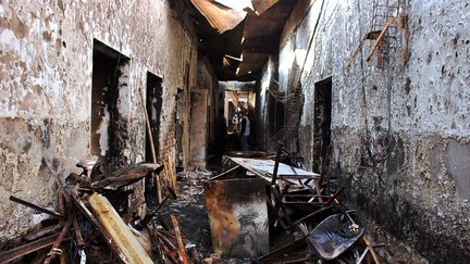 Un couloir de l'hôpital de Médecins sans frontières à Kunduz (Afghanistan), le 10 novembre 2015, plus d'un mois après sa destruction par un raid de l'armée américaine. (NAJIM RAHIM / AFP)